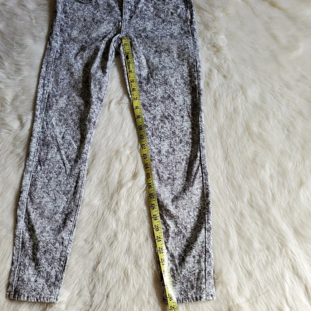 PAIGE Verdugo Ankle Skinny Jeans in Pewter Sequin Size 27 LIKE NEW - Picture 16 of 16